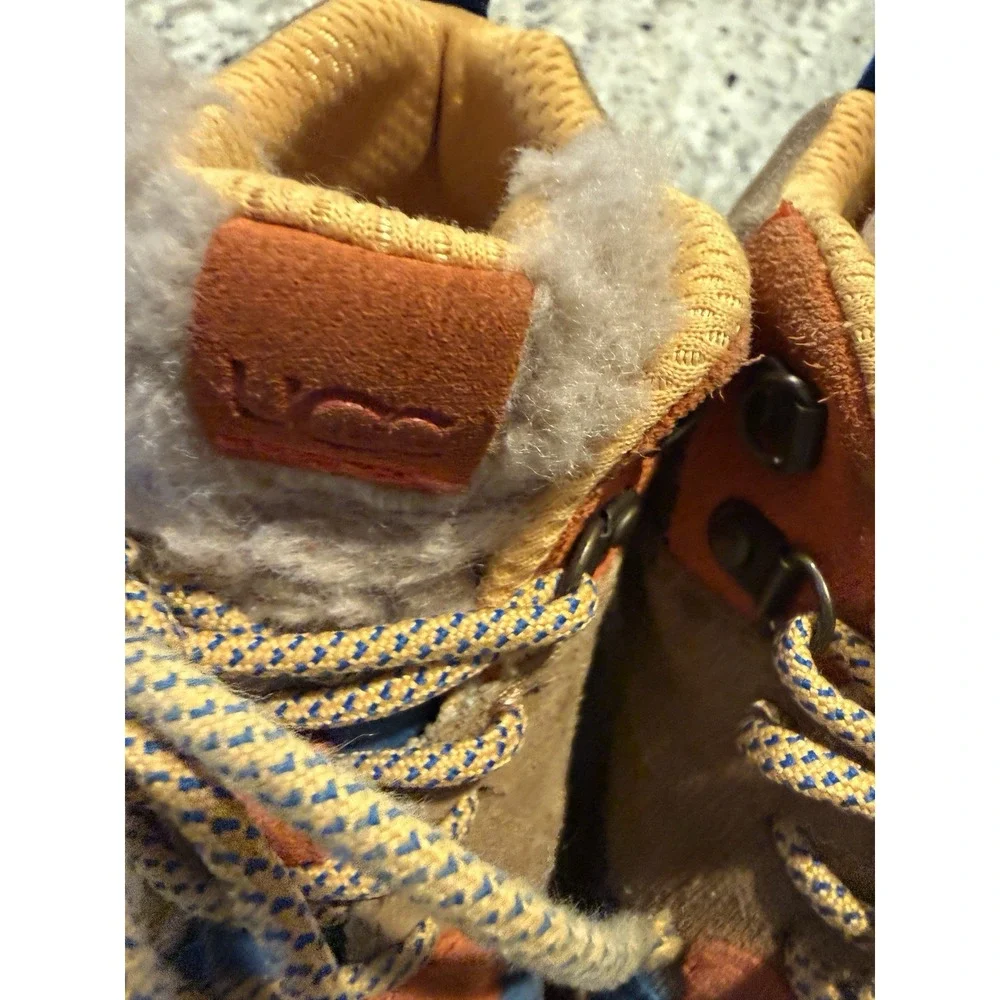 UGG Kid's Boot Size 3 Unisex‎ Boy Girl Brown Hiking Outdoors Youth Kids Walking